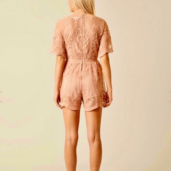 Honey Punch pretty sexy deep v-neck pink blush lace romper shorts M - Picture 4 of 14